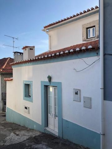 Typical Small House Near Lisbon Oeiras Εξωτερικό φωτογραφία