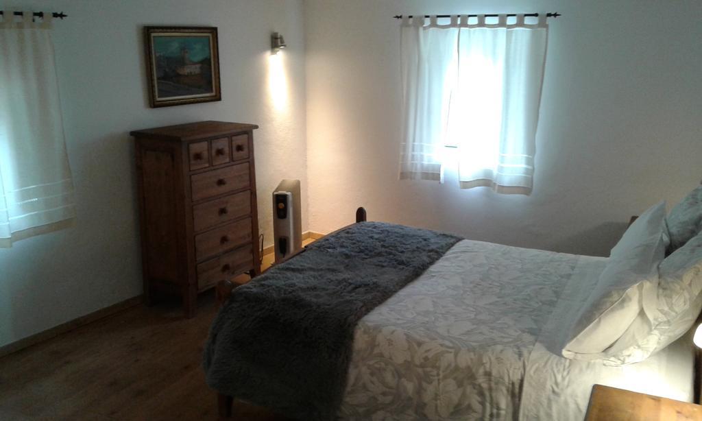 Typical Small House Near Lisbon Oeiras Δωμάτιο φωτογραφία
