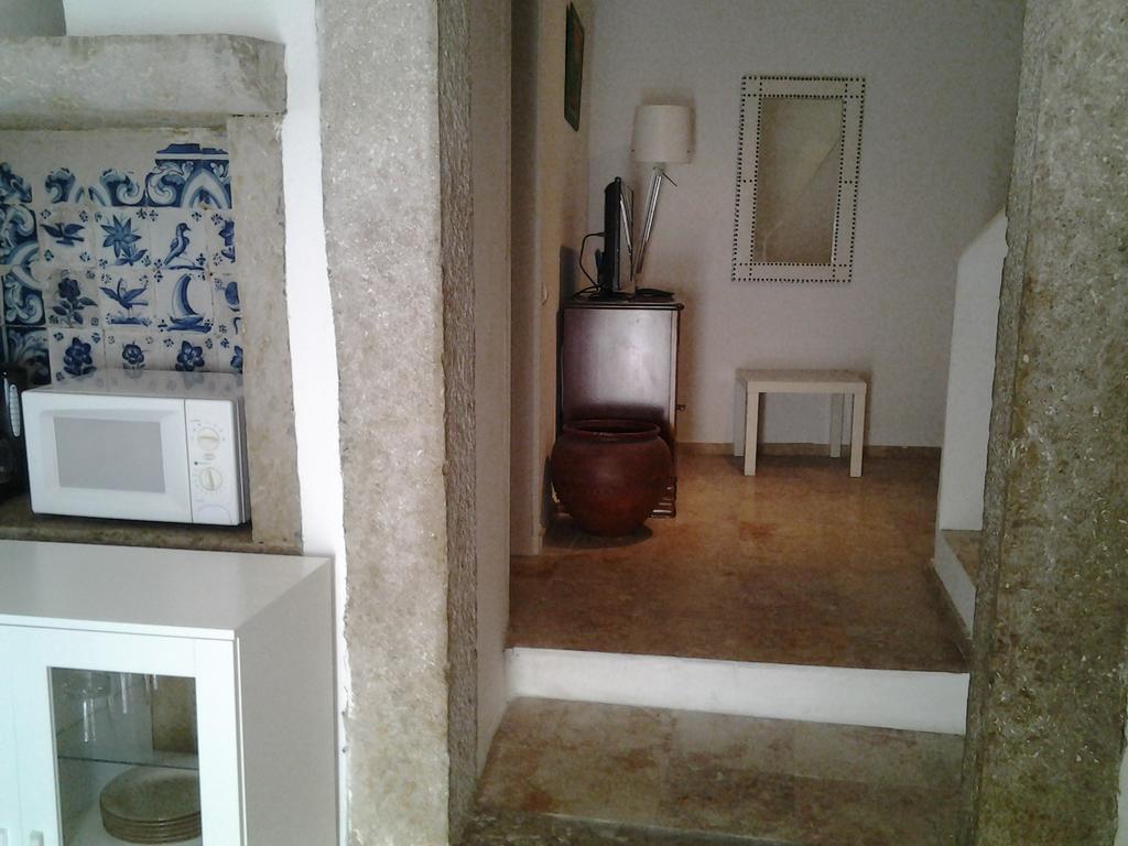 Typical Small House Near Lisbon Oeiras Δωμάτιο φωτογραφία